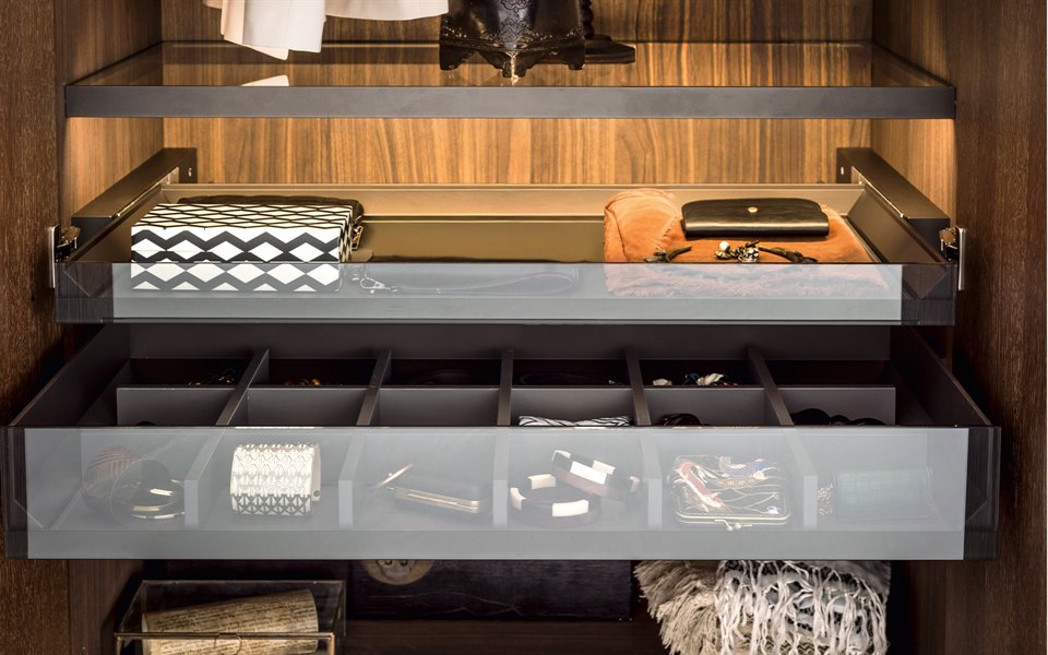 kledingkast interieur pull out tray glas NM bed habits